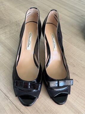 Oscar de la Renta Black Patent and Mesh Peep-Toe Heels with Elegant Bow